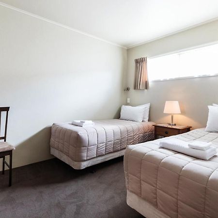 Colonial Court Motor Inn Tauranga Bagian luar foto