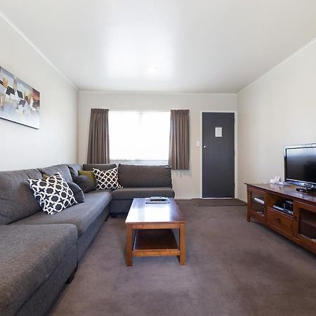 Colonial Court Motor Inn Tauranga Bagian luar foto