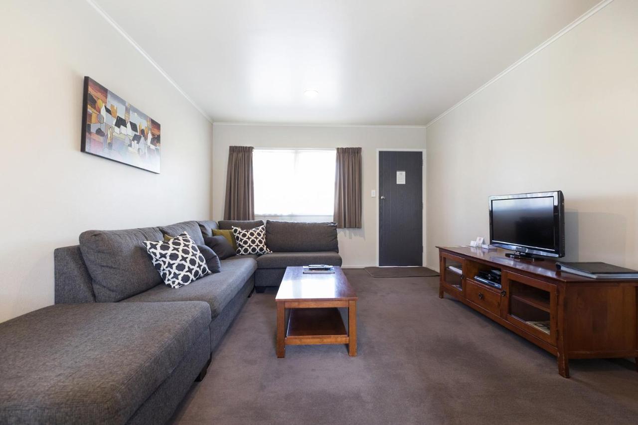 Colonial Court Motor Inn Tauranga Bagian luar foto