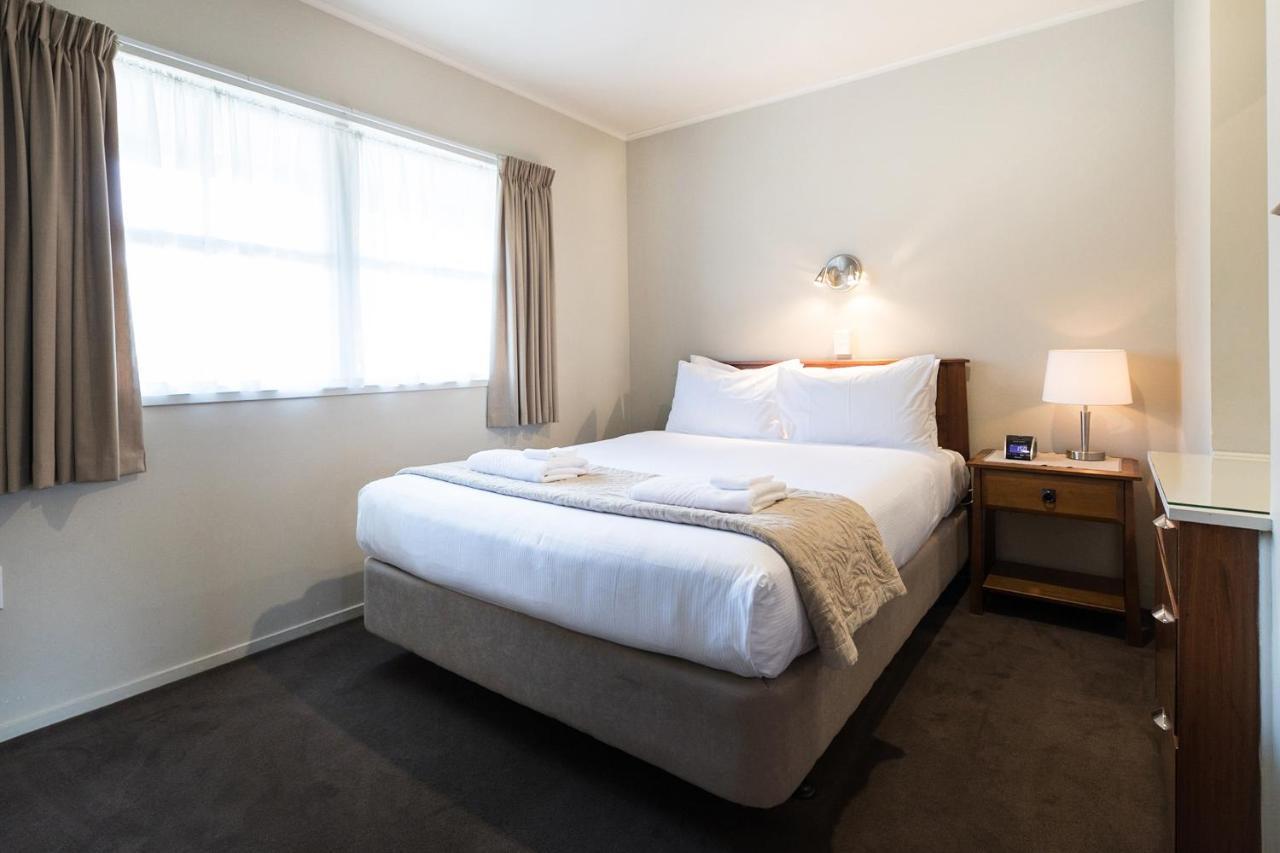 Colonial Court Motor Inn Tauranga Bagian luar foto