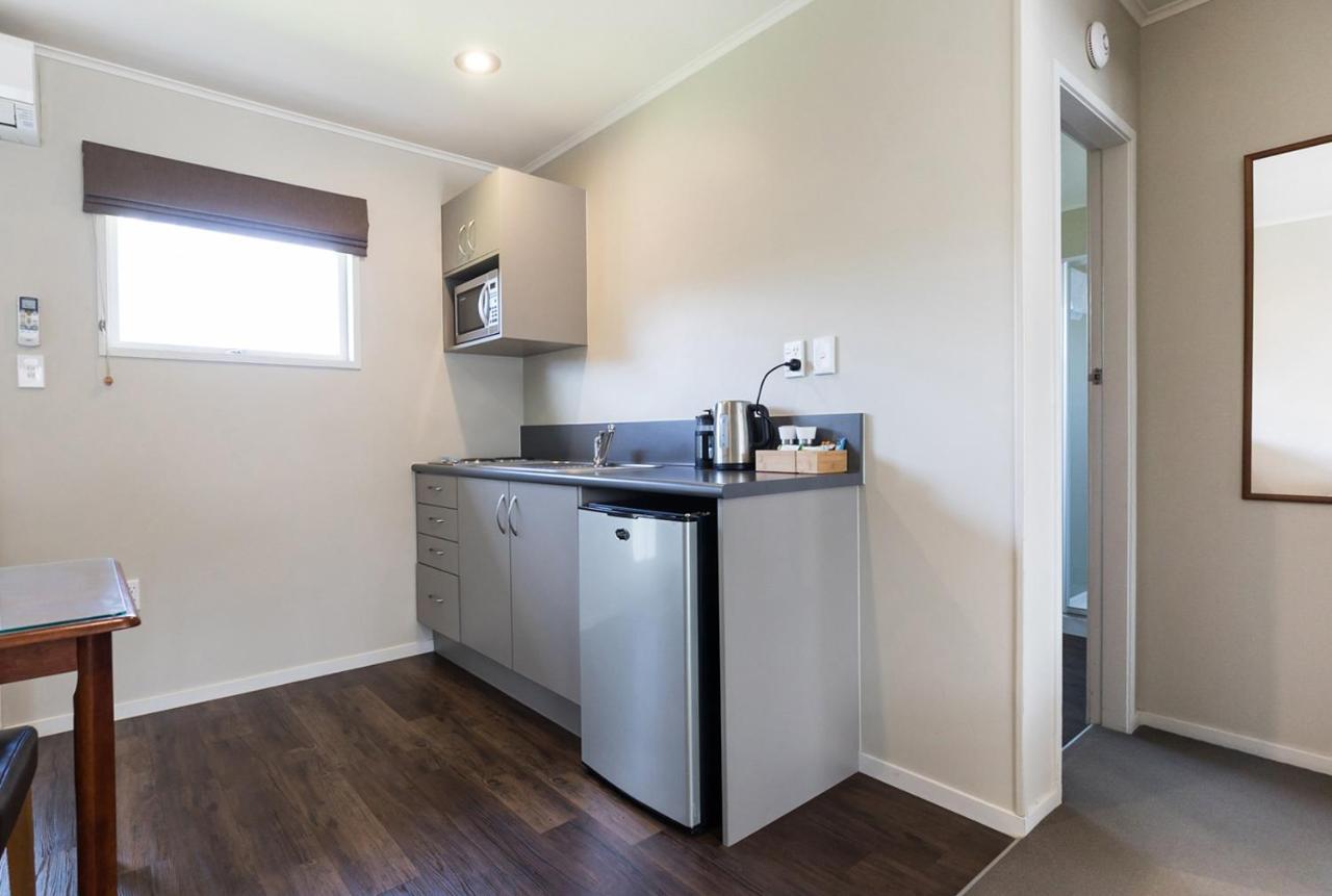 Colonial Court Motor Inn Tauranga Bagian luar foto