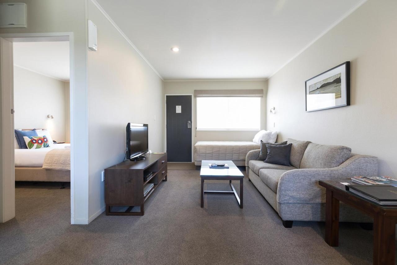 Colonial Court Motor Inn Tauranga Bagian luar foto